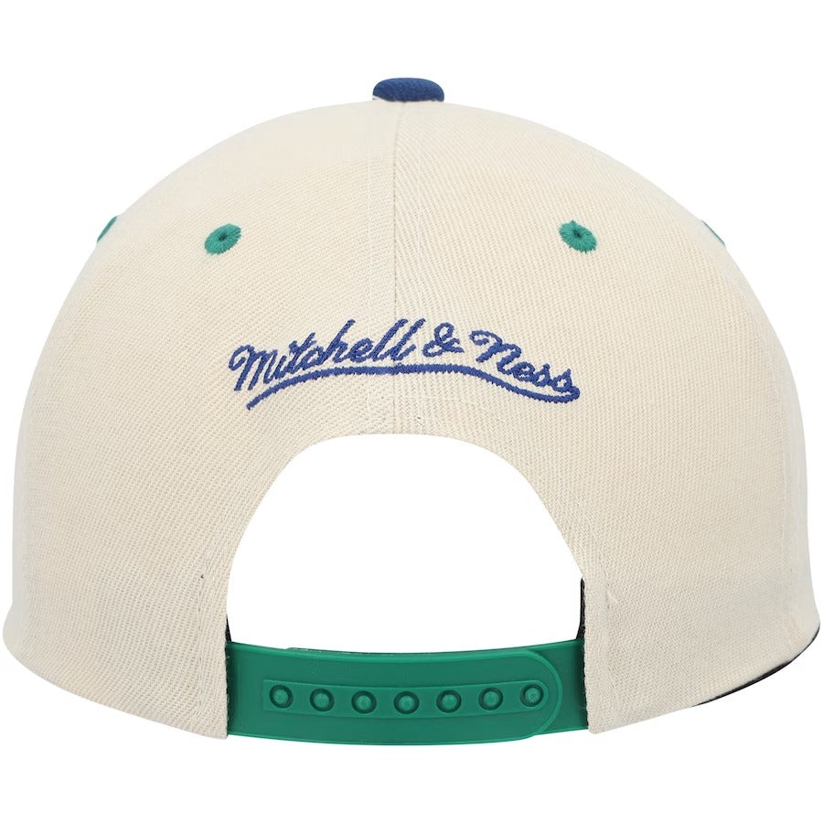 GORRA MITCHEL & NESS DALLAS MAVERICKS CREAM HARDWOOD CLASSIC