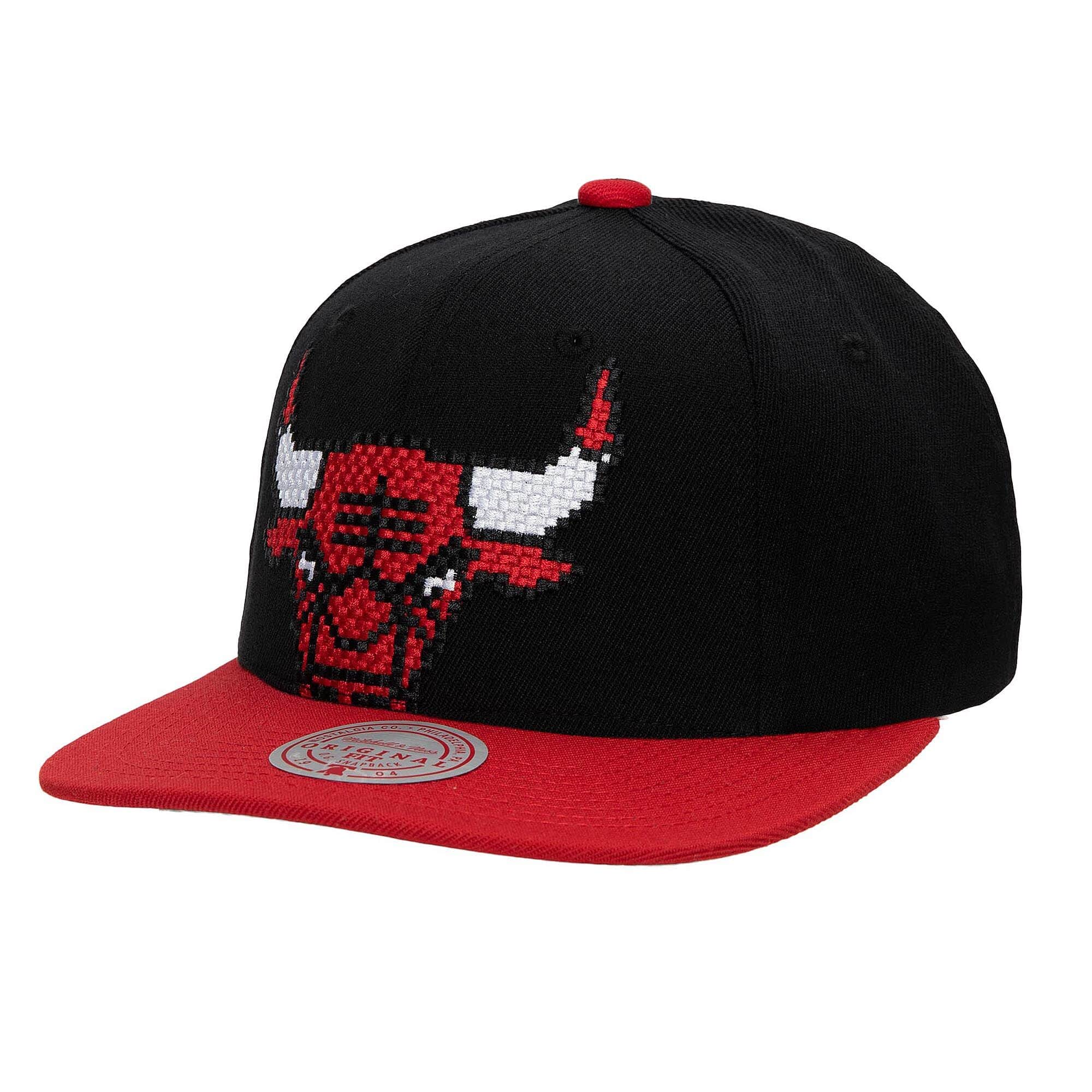 GORRA MITCHELL & NESS CHICAGO BULLS 8 BIT XL