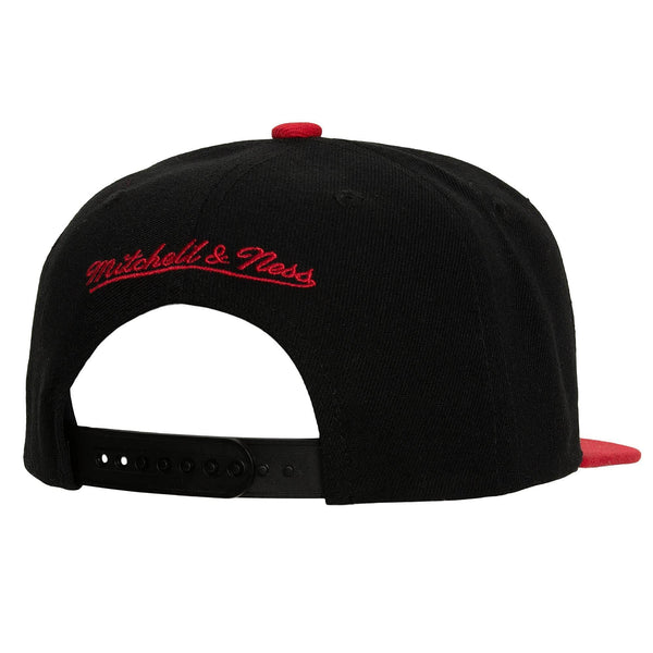 GORRA MITCHELL & NESS CHICAGO BULLS 8 BIT XL