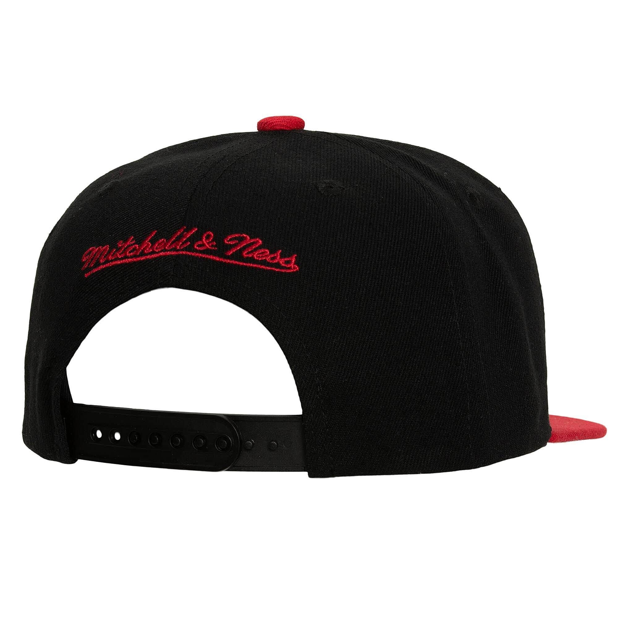 Mitchell & Ness NBA Black/White Chicago Bulls "The Finals" snapback  Hat Cap New