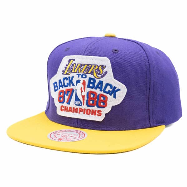GORRA MITCHELL & NESS LOS ANGELES LAKERS BACK TO BACK CHAMPIONS